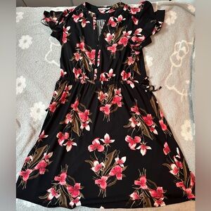 Women’s Ricki’s black and red floral patterned midi v neck dress size medium